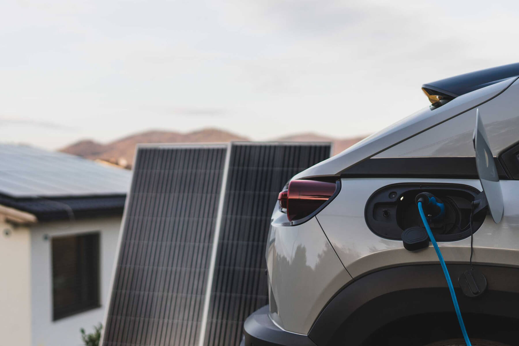 charging-an-electric-car-from-home-photovoltaics-p-M2EP825.jpg