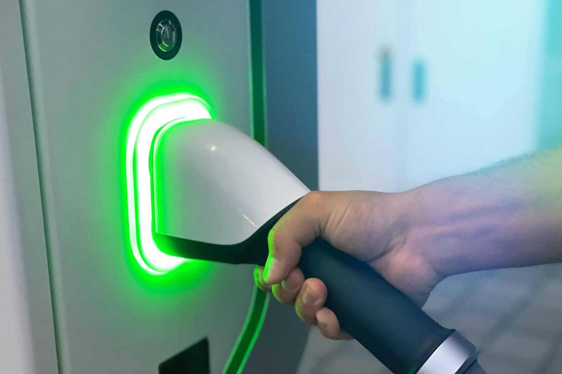 electric-car-charging-station-98TAE7M.jpg